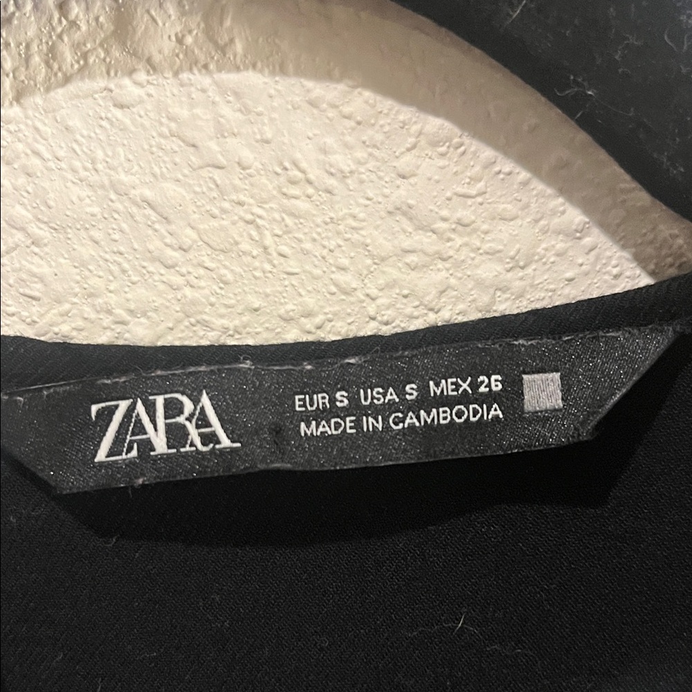 ZARA Black White POLKA DOT EMBROIDERED DRESS Ruffled V-neck Size S RN 77302 - Picture 5 of 6